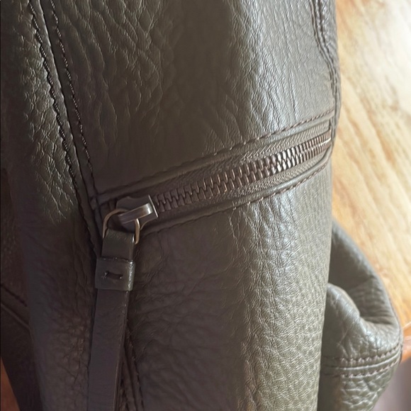 Banana Republic Army Green Hobo Bag with Soft Pebbled Leather and Slouchy Design - Picture 5 of 10